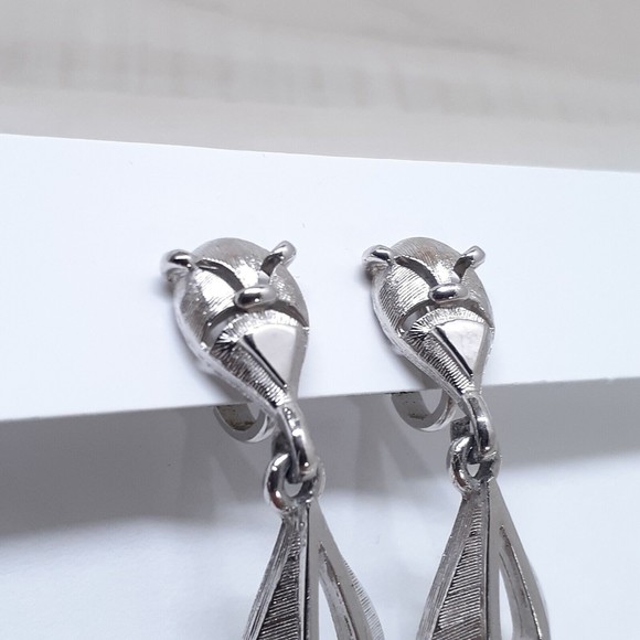 Vintage Crown Trifari Earrings Signed Clip On Silver Tone Dangle - Picture 7 of 16